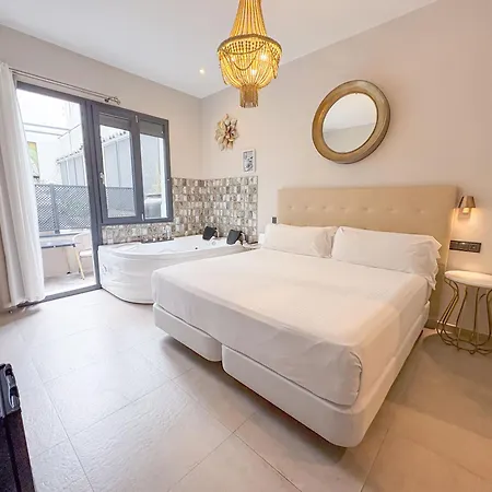 Akla Hotel 2*