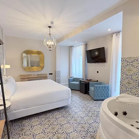 Akla Hotel 2*